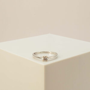 Anel Solitário Em Ouro Branco Com Pedra Moissanite Ouro 18k