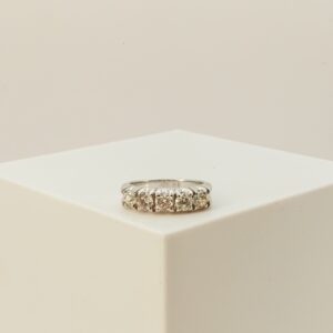 Anel Meia Aliança Ouro Branco Com Brilhantes Ouro 18k