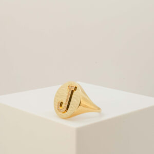 Anel Redondo Letra J Ouro 18k