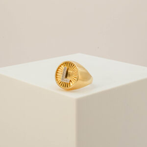 Anel Redondo Trabalhado Letra L Ouro 18k